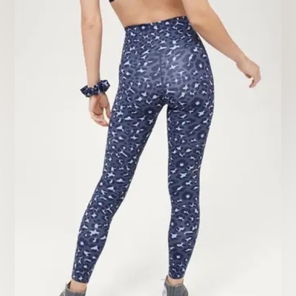 OFFLINE by Aerie • High Waisted 7/8 Leggings - Picture 1 of 9